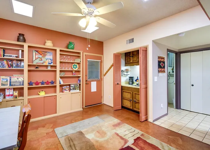 Valley Abode W/ Pool Access & Mtn Views