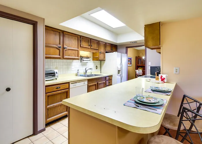 Valley Abode W/ Pool Access & Mtn Views