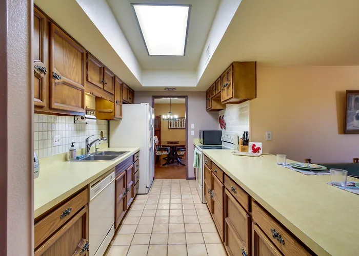 Valley Abode W/ Pool Access & Mtn Views *
